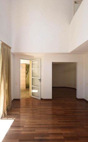 Casa de condomínio à venda com 456m², 3 quartos e 4 vagas Casa de condomínio à venda com 456m², 3 quartos e 4 vagasSala