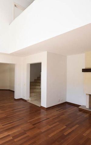 Casa de condomínio à venda com 456m², 3 quartos e 4 vagas Casa de condomínio à venda com 456m², 3 quartos e 4 vagasSala