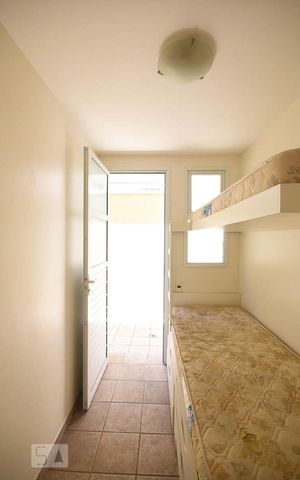 Casa de condomínio à venda com 456m², 3 quartos e 4 vagas Casa de condomínio à venda com 456m², 3 quartos e 4 vagasQuarto de Serviço