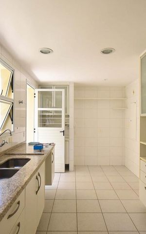 Casa de condomínio à venda com 456m², 3 quartos e 4 vagas Casa de condomínio à venda com 456m², 3 quartos e 4 vagasCozinha