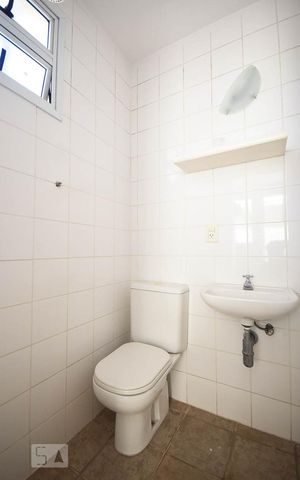 Casa de condomínio à venda com 456m², 3 quartos e 4 vagas Casa de condomínio à venda com 456m², 3 quartos e 4 vagasBanheiro de Serviço 2