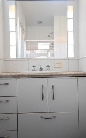 Casa de condomínio à venda com 456m², 3 quartos e 4 vagas Casa de condomínio à venda com 456m², 3 quartos e 4 vagasBanheiro Suíte 2