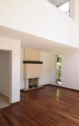 Casa de condomínio à venda com 456m², 3 quartos e 4 vagas Casa de condomínio à venda com 456m², 3 quartos e 4 vagasSala