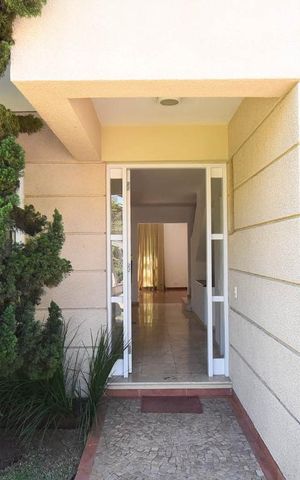 Casa de condomínio à venda com 456m², 3 quartos e 4 vagas Casa de condomínio à venda com 456m², 3 quartos e 4 vagasEntrada