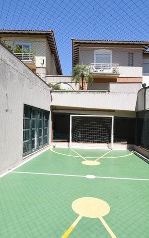 Casa de condomínio à venda com 456m², 3 quartos e 4 vagas Casa de condomínio à venda com 456m², 3 quartos e 4 vagasQuadra