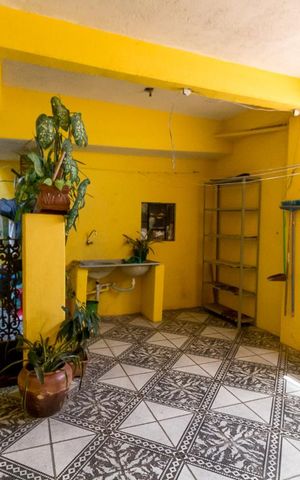 Casa à venda com 80m², 2 quartos e 1 vagaÁrea de serviço