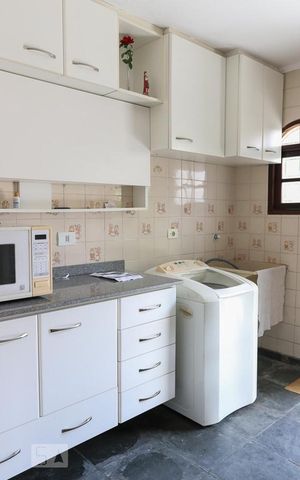 Casa à venda com 275m², 4 quartos e 6 vagas Casa à venda com 275m², 4 quartos e 6 vagasÁrea de Serviço