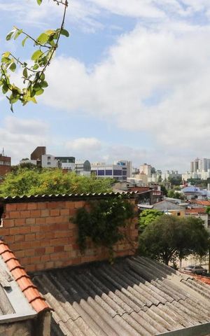 Casa à venda com 275m², 4 quartos e 6 vagas Casa à venda com 275m², 4 quartos e 6 vagasVista Quarto 3