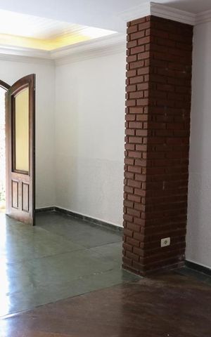 Casa à venda com 275m², 4 quartos e 6 vagas Casa à venda com 275m², 4 quartos e 6 vagasSala