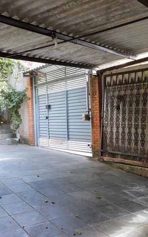 Casa à venda com 275m², 4 quartos e 6 vagas Casa à venda com 275m², 4 quartos e 6 vagasGaragem