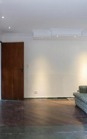 Casa à venda com 275m², 4 quartos e 6 vagas Casa à venda com 275m², 4 quartos e 6 vagasSala