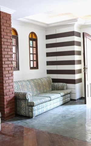 Casa à venda com 275m², 4 quartos e 6 vagas Casa à venda com 275m², 4 quartos e 6 vagasSala