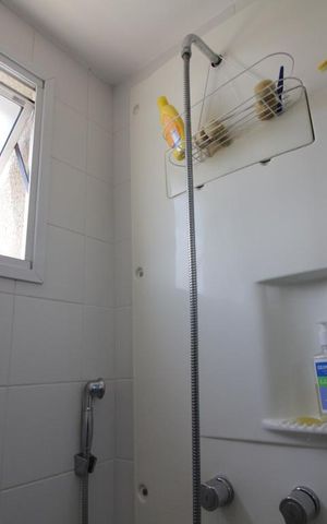 Apartamento à venda com 145m², 4 quartos e 3 vagasChuveiro