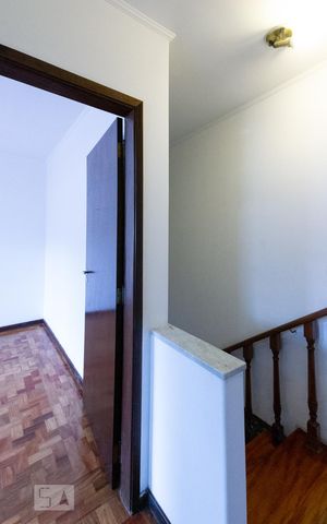 Casa à venda com 112m², 3 quartos e 2 vagas Casa à venda com 112m², 3 quartos e 2 vagasCorredor