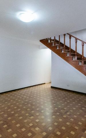Casa à venda com 112m², 3 quartos e 2 vagas Casa à venda com 112m², 3 quartos e 2 vagasSala