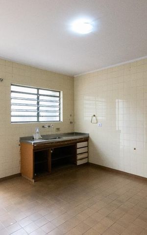 Casa à venda com 112m², 3 quartos e 2 vagas Casa à venda com 112m², 3 quartos e 2 vagasCozinha