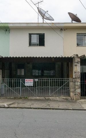Casa à venda com 112m², 3 quartos e 2 vagas Casa à venda com 112m², 3 quartos e 2 vagasFachada