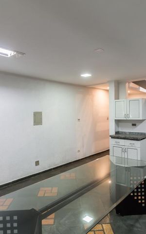 Casa à venda com 240m², 4 quartos e 4 vagas Casa à venda com 240m², 4 quartos e 4 vagasCozinha