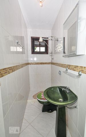 Casa à venda com 600m², 4 quartos e sem vaga Casa à venda com 600m², 4 quartos e sem vagaBanheiro