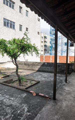 Casa à venda com 600m², 4 quartos e sem vaga Casa à venda com 600m², 4 quartos e sem vagaVaranda - Área Externa