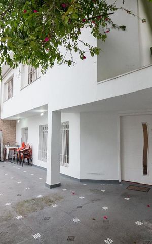 Casa para alugar com 232m², 3 quartos e 3 vagasEntrada