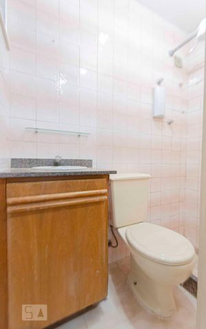 Apartamento à venda com 140m², 3 quartos e 2 vagasBanheiro de Serviço