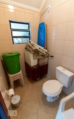 Casa à venda com 159m², 3 quartos e 4 vagasBanheiro de serviço