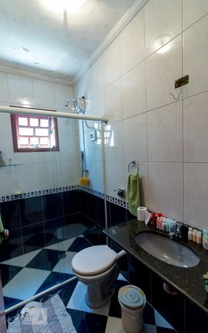 Casa à venda com 159m², 3 quartos e 4 vagasBanheiro social 1
