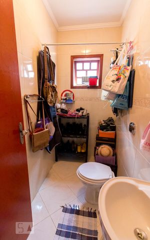 Casa à venda com 159m², 3 quartos e 4 vagasBanheiro social 2