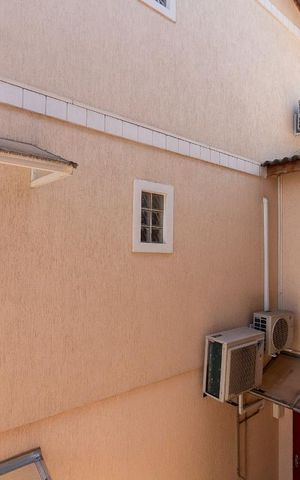 Casa à venda com 159m², 3 quartos e 4 vagasVista sala de TV