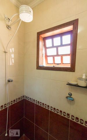 Casa à venda com 159m², 3 quartos e 4 vagasChuveiro quarto suíte