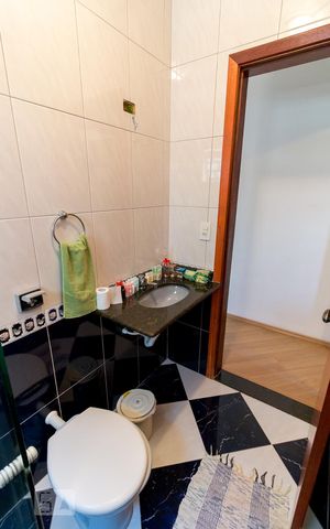 Casa à venda com 159m², 3 quartos e 4 vagasBanheiro social 1