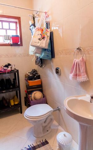 Casa à venda com 159m², 3 quartos e 4 vagasBanheiro social 2