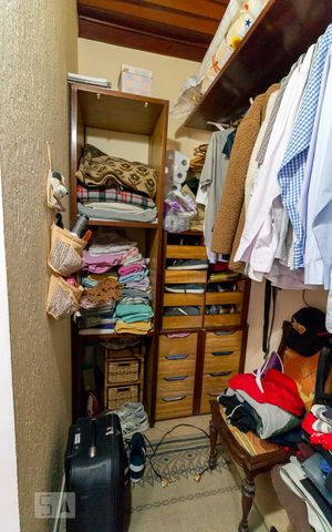 Casa à venda com 159m², 3 quartos e 4 vagasCloset quarto suíte 1