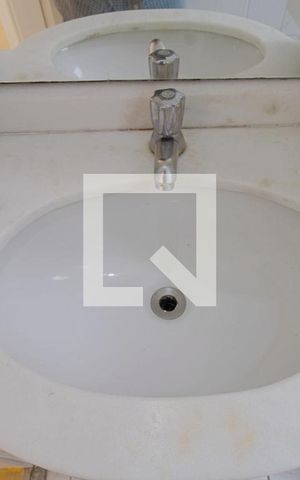 Apartamento à venda com 50m², 2 quartos e 2 vagas Apartamento à venda com 50m², 2 quartos e 2 vagasBanheiro