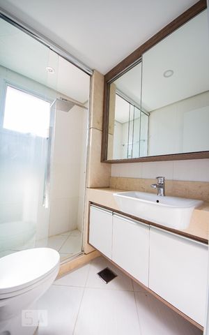 Apartamento à venda com 85m², 2 quartos e 3 vagas Apartamento à venda com 85m², 2 quartos e 3 vagasBanheiro 1