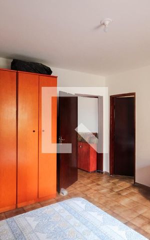 Casa à venda com 230m², 4 quartos e 2 vagas Casa à venda com 230m², 4 quartos e 2 vagasSuíte