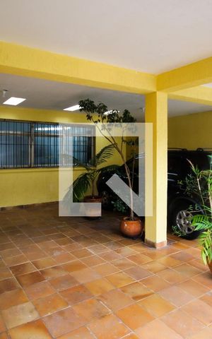 Casa à venda com 230m², 4 quartos e 2 vagas Casa à venda com 230m², 4 quartos e 2 vagasGaragem