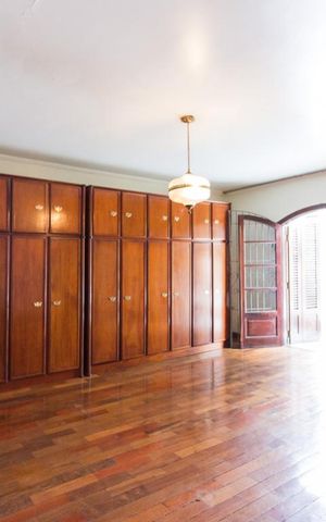 Casa à venda com 300m², 3 quartos e 3 vagasSuite