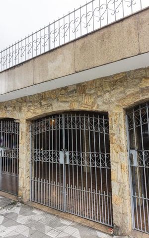 Casa à venda com 300m², 3 quartos e 3 vagasFachada