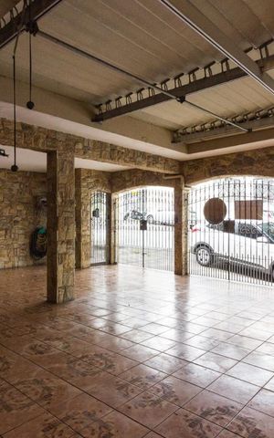 Casa à venda com 300m², 3 quartos e 3 vagasGaragem