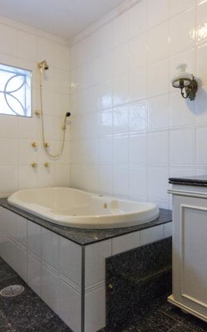 Casa à venda com 300m², 3 quartos e 3 vagasBanheiro Suite