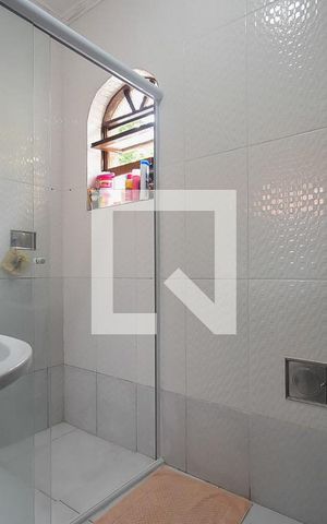 Casa à venda com 250m², 3 quartos e 6 vagas Casa à venda com 250m², 3 quartos e 6 vagasBanheiro