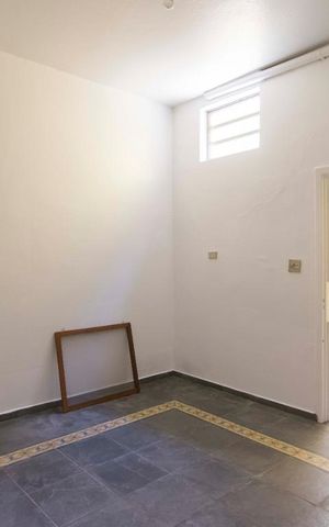 Casa à venda com 100m², 2 quartos e sem vagaComodo piso inferior