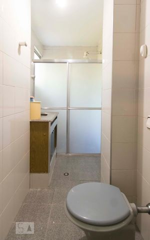 Casa à venda com 100m², 2 quartos e sem vagaBanheiro Piso Inferior