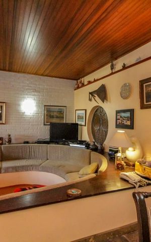Casa à venda com 300m², 3 quartos e 3 vagasSala
