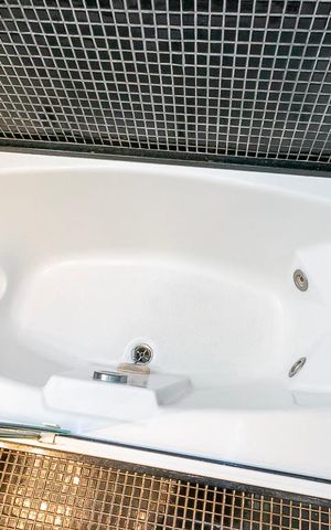 Apartamento à venda com 176m², 3 quartos e 2 vagas Apartamento à venda com 176m², 3 quartos e 2 vagasBanheira do Banheiro da Suite