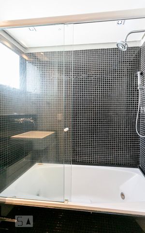 Apartamento à venda com 176m², 3 quartos e 2 vagas Apartamento à venda com 176m², 3 quartos e 2 vagasBanheiro da Suite