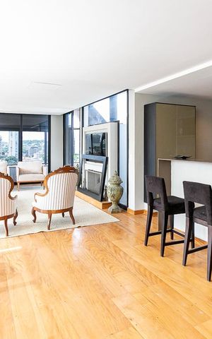 Apartamento à venda com 176m², 3 quartos e 2 vagas Apartamento à venda com 176m², 3 quartos e 2 vagasCobertura