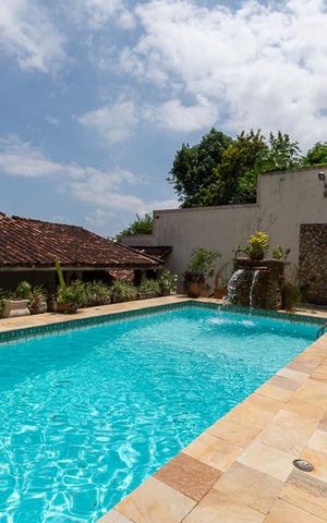 Casa à venda com 500m², 4 quartos e 2 vagas Casa à venda com 500m², 4 quartos e 2 vagasPiscina
